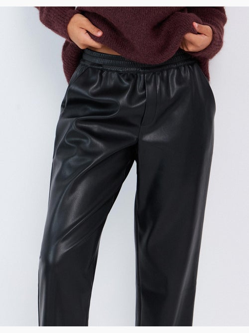 Pantaloni in ecopelle, mo fashion - Kiabi Pantaloni in ecopelle, mo fashion - Kiabi