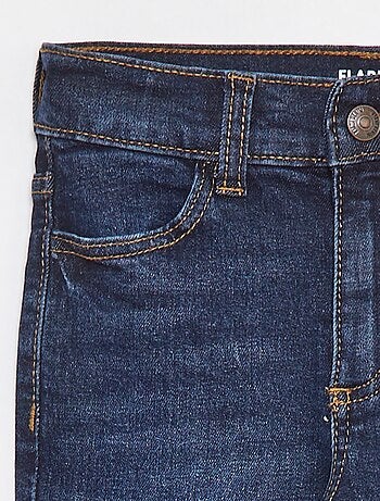 Pantaloni in jeans a zampa - Vestibilità più aderente