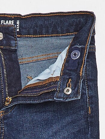 Pantaloni in jeans a zampa - Vestibilità più aderente