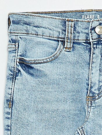 Pantaloni in jeans a zampa - Vestibilità più aderente
