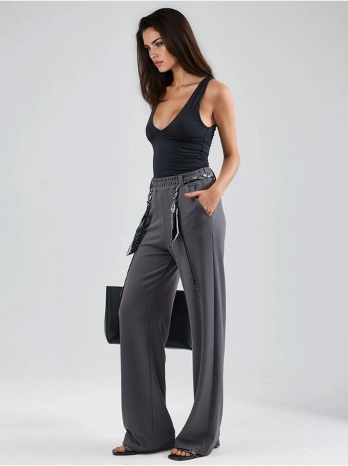 Pantaloni in maglia a vita alta con cintura e gamba dritta modal touch, hiccup - Kiabi Pantaloni in maglia a vita alta con cintura e gamba dritta modal touch, hiccup - Kiabi