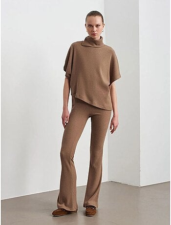 Pantaloni in maglia a zampa a vita alta