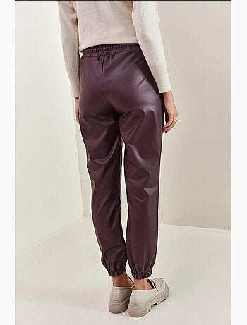 Pantaloni in pelle con elastico in vita e polsini lucci