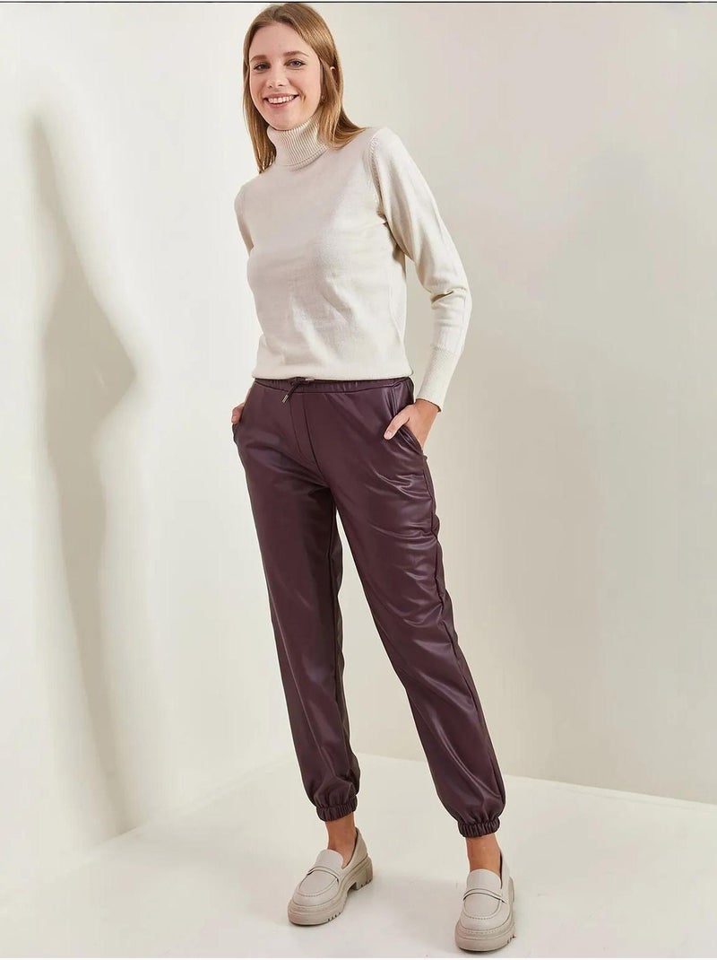 Pantaloni in pelle con elastico in vita e polsini lucci Rosso bordeaux - Kiabi