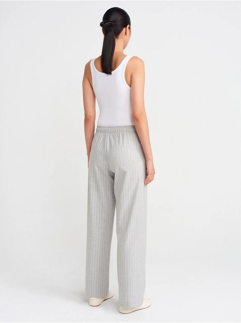 Pantaloni in tessuto a righe a gamba ampia dilvin Grigio chiaro - Kiabi