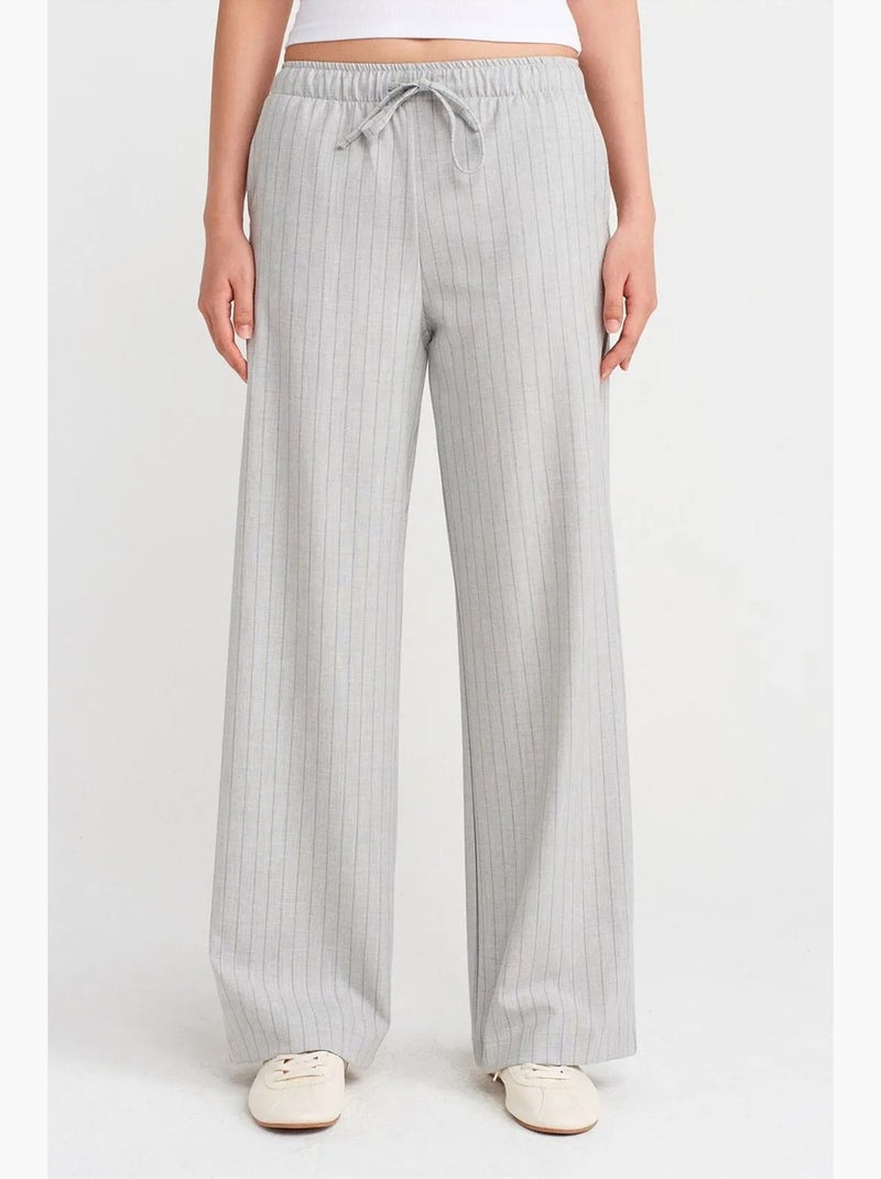 Pantaloni in tessuto a righe a gamba ampia dilvin Grigio chiaro - Kiabi