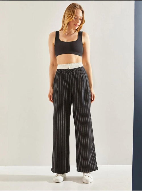 Pantaloni in tessuto a righe con dettaglio in vita a contrasto lucci - Kiabi Pantaloni in tessuto a righe con dettaglio in vita a contrasto lucci - Kiabi