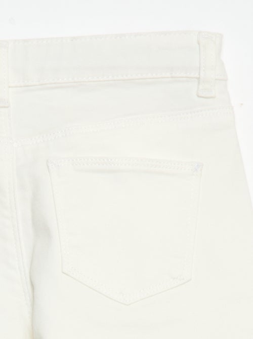 Pantaloni in twill con apertura a pressione - Taglio più confortevole - Kiabi