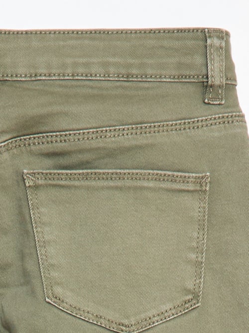 Pantaloni in twill con apertura a pressione - Taglio più confortevole - Kiabi