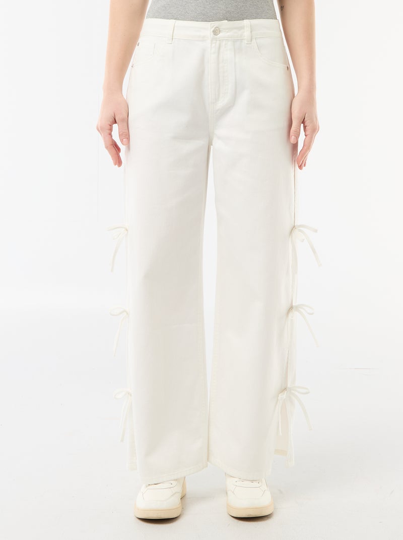 Pantaloni in twill con nodi sui lati Bianco - Kiabi