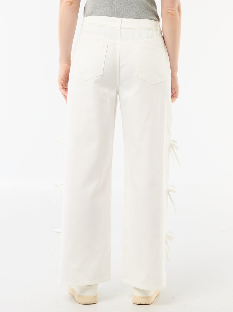 Pantaloni in twill con nodi sui lati Bianco - Kiabi