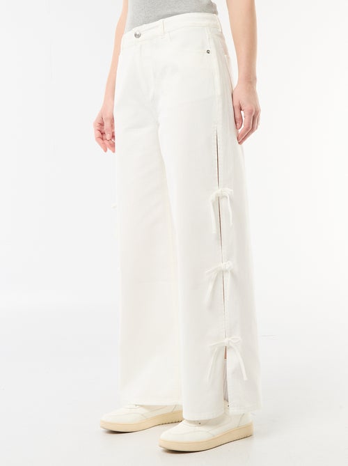 Pantaloni in twill con nodi sui lati - Kiabi