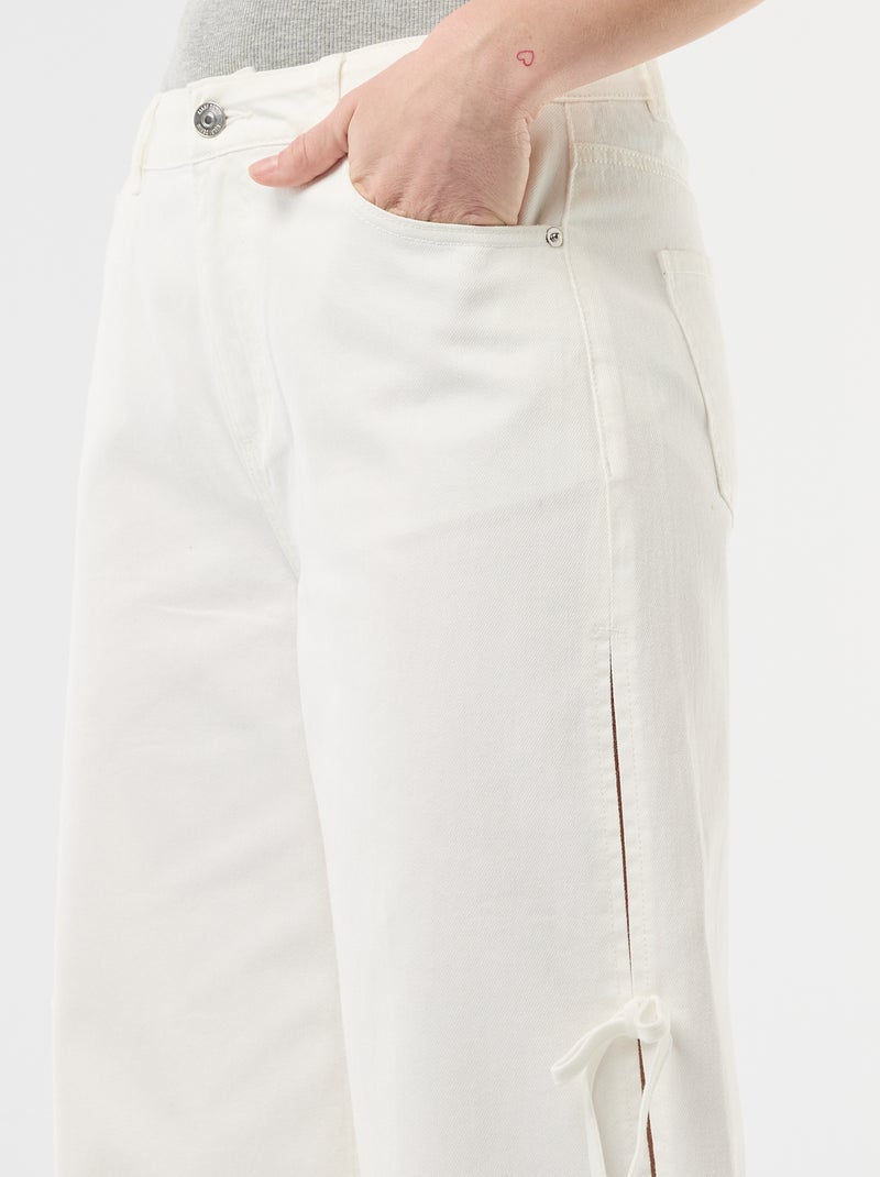 Pantaloni in twill con nodi sui lati Bianco - Kiabi