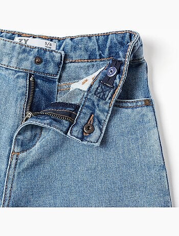 Pantaloni jeans a gamba larga con orli sfrangiati