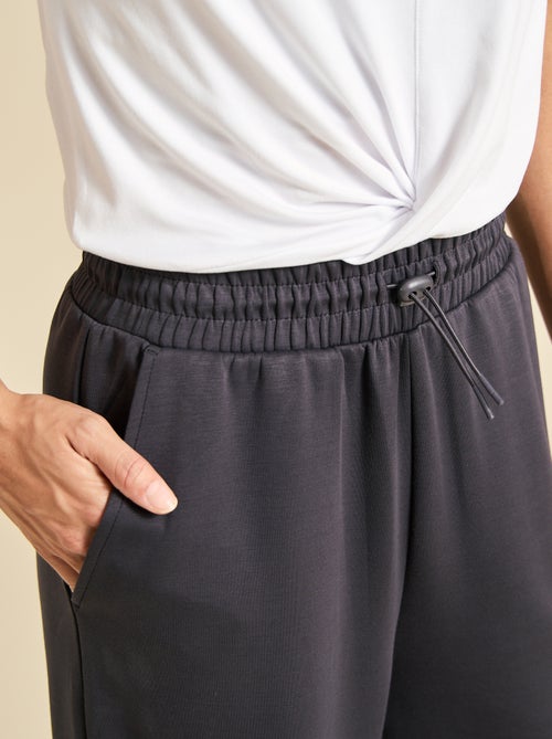 Pantaloni jogger a tinta unita a vita regolare - Kiabi Pantaloni jogger a tinta unita a vita regolare - Kiabi