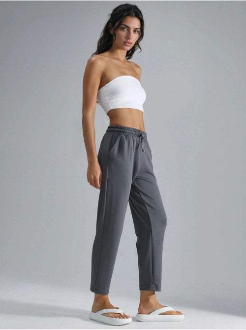 Pantaloni jogger carrot fit con vita elasticizzata effetto modal, hiccup - Kiabi Pantaloni jogger carrot fit con vita elasticizzata effetto modal, hiccup - Kiabi
