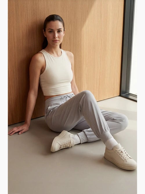 Pantaloni jogger in jersey sottile a vita media con tasca tommy - Kiabi Pantaloni jogger in jersey sottile a vita media con tasca tommy - Kiabi