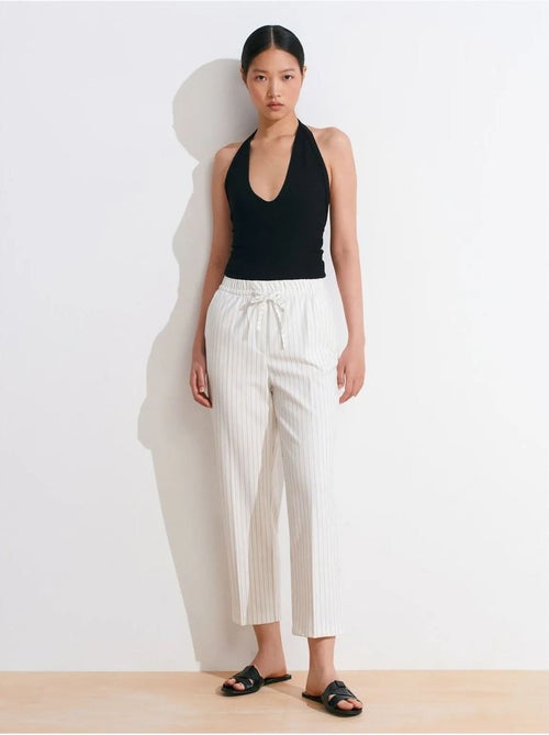 Pantaloni jogger in tessuto a righe a gamba dritta dilvin - Kiabi Pantaloni jogger in tessuto a righe a gamba dritta dilvin - Kiabi