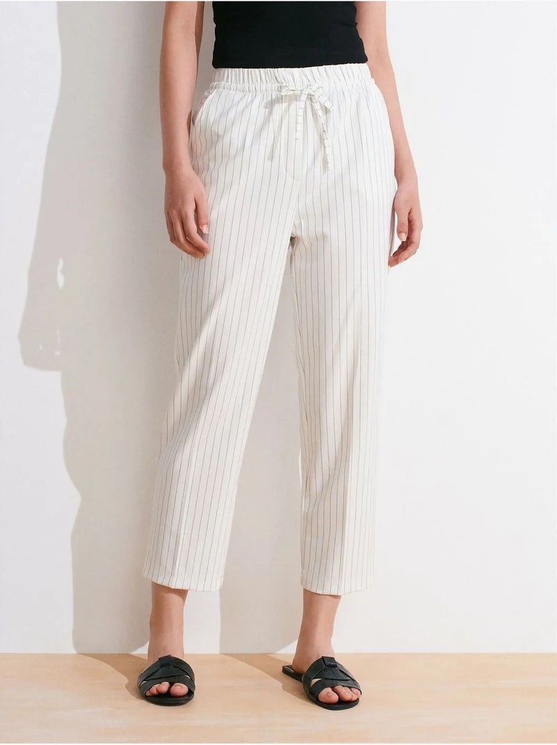 Pantaloni jogger in tessuto a righe a gamba dritta dilvin Bianco sporco - Kiabi