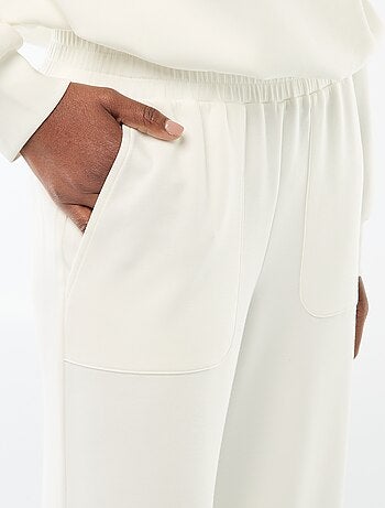 Pantaloni jogging ampi in maglia morbida