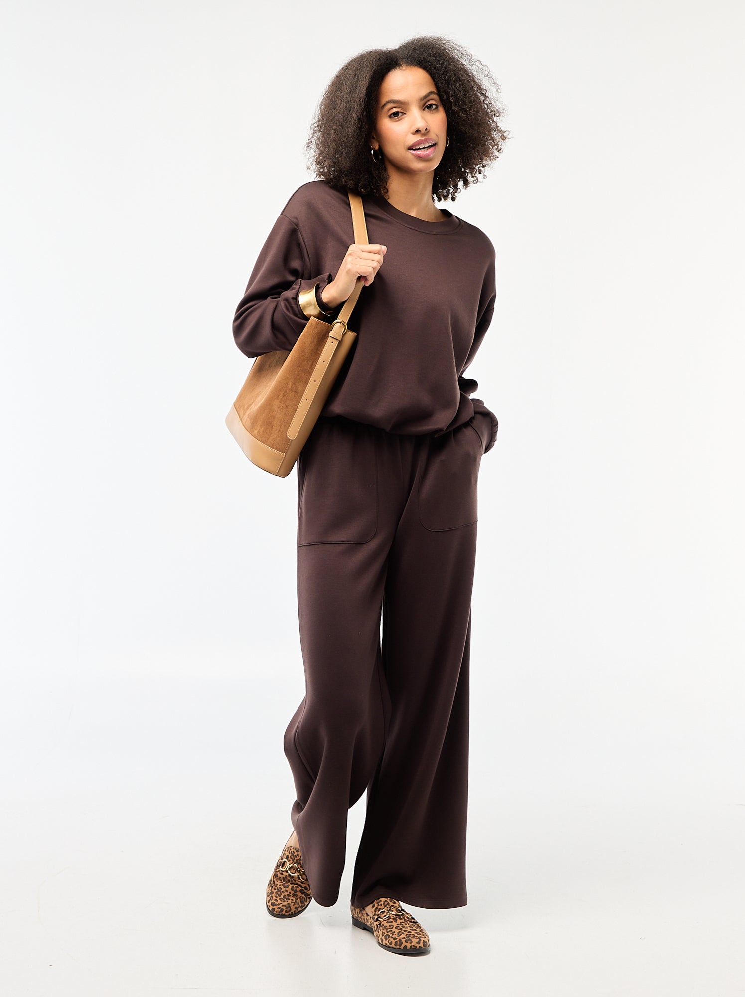 Pantaloni jogging ampi in maglia morbida