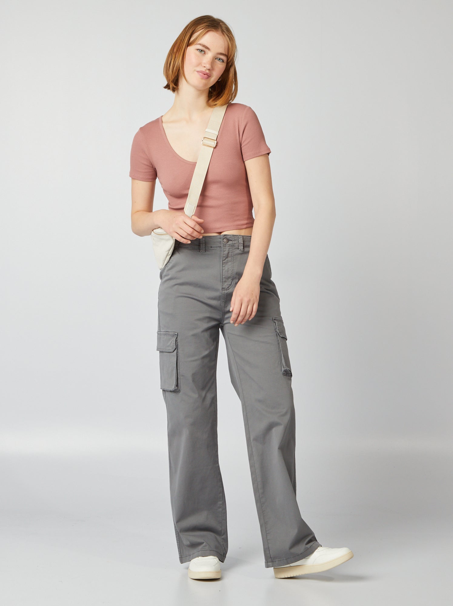 Pantaloni larghi con tasconi online