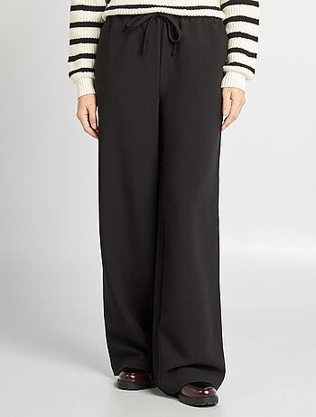 Pantaloni larghi con vita elasticizzata e cordoncini da stringere