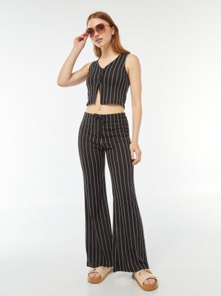 Pantaloni larghi in maglia leggera goffrata