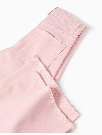 Pantaloni larghi in sargia con orli sfrangiati
