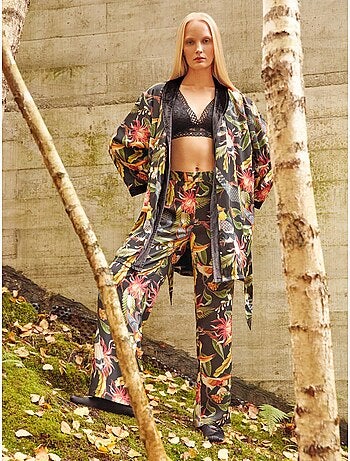 Pantaloni larghi in satin con stampa tropicale sofisticata