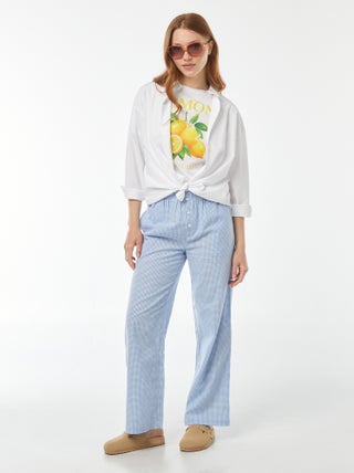 Pantaloni larghi stile pigiama