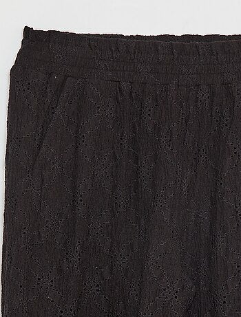 Pantaloni larghi traforati