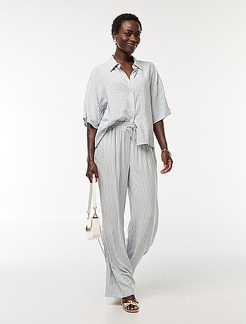 Pantaloni leggeri e a righe a taglio ampio