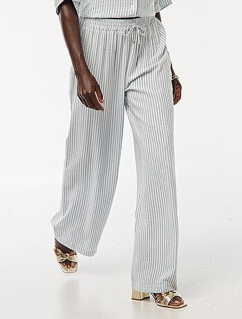 Pantaloni leggeri e a righe a taglio ampio