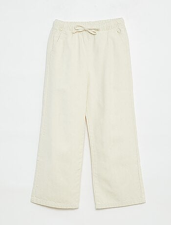 Pantaloni leggeri con taglio largo