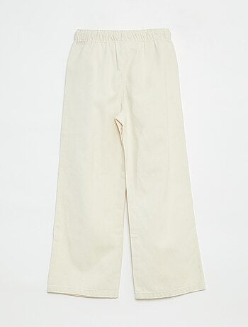Pantaloni leggeri con taglio largo