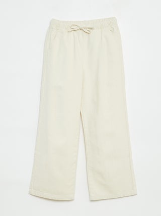 Pantaloni leggeri con taglio largo
