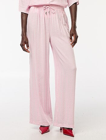 Pantaloni leggeri e a righe a taglio ampio