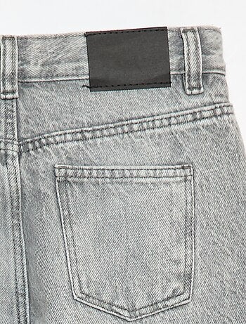 Pantaloni mom fit in denim con abrasioni