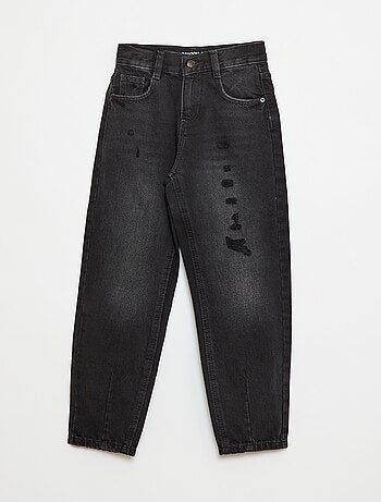 Pantaloni mom fit in denim con abrasioni