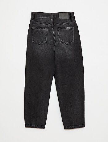 Pantaloni mom fit in denim con abrasioni