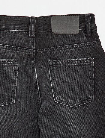 Pantaloni mom fit in denim con abrasioni