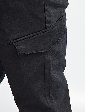 Pantaloni multitasche