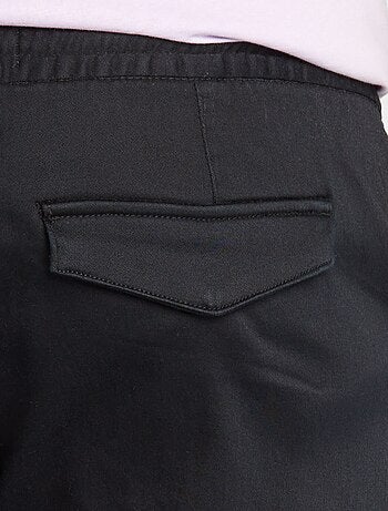 Pantaloni multitasche