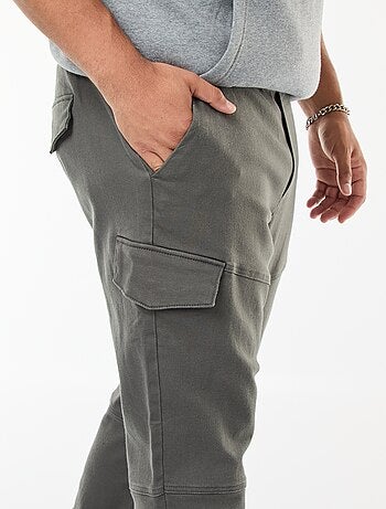Pantaloni multitasche tinta unita con cintura elasticizzata