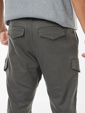 Pantaloni multitasche tinta unita con cintura elasticizzata