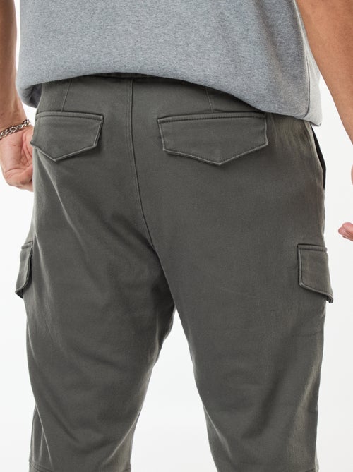 Pantaloni multitasche tinta unita con cintura elasticizzata - Kiabi