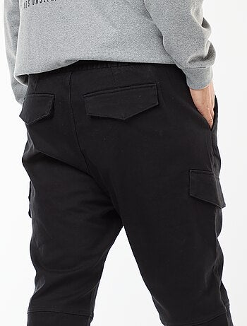 Pantaloni multitasche tinta unita con cintura elasticizzata