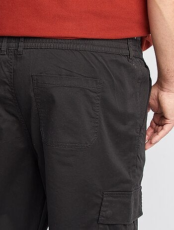 Pantaloni multitasche tinta unita
