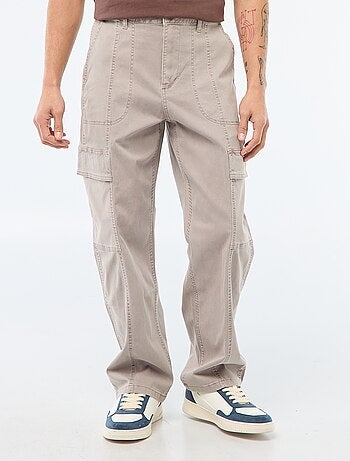 Pantaloni multitasche tinta unita taglio dritto / Regular Fit